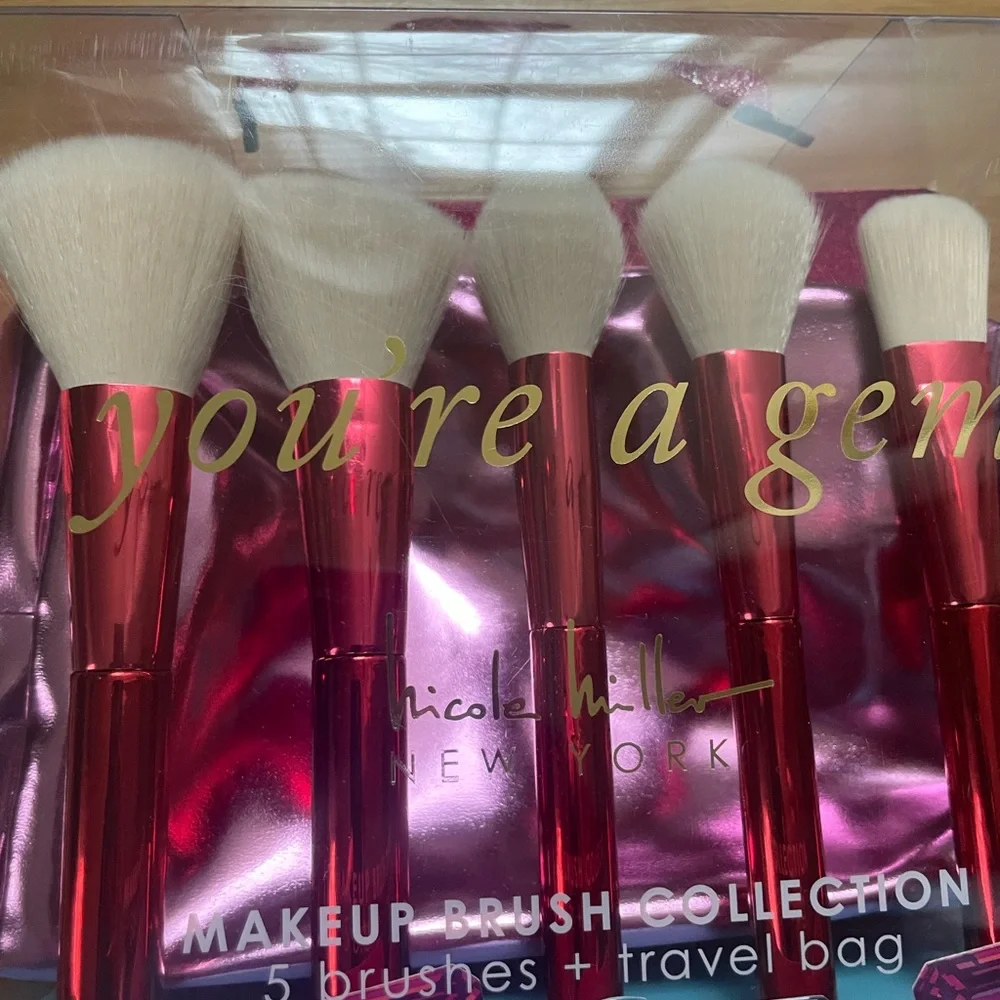 Nicole Miller‎ NYC makeup brush collection with pink travel bag gift set